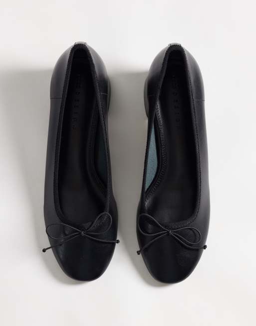 ASOS DESIGN Sweet Pea sko med sløjfedetalje, blokhæl, mid-cut, i sort, 2 af 4