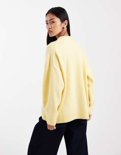ASOS DESIGN – Sweter oversize z okrągłym dekoltem i zaokrąglonym dołem w maślanym kolorze, 3 z 4