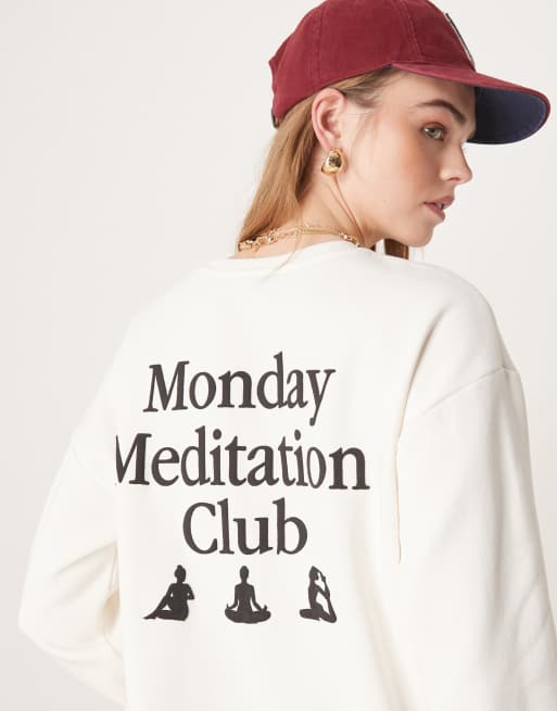 ASOS DESIGN – Sweter w kolorze kości słoniowej z wypukłym napisem „Meditation Club”