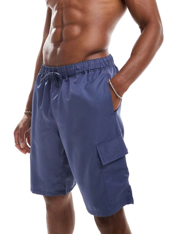 ASOS DESIGN - swim short in long length with cargo pockets in navy