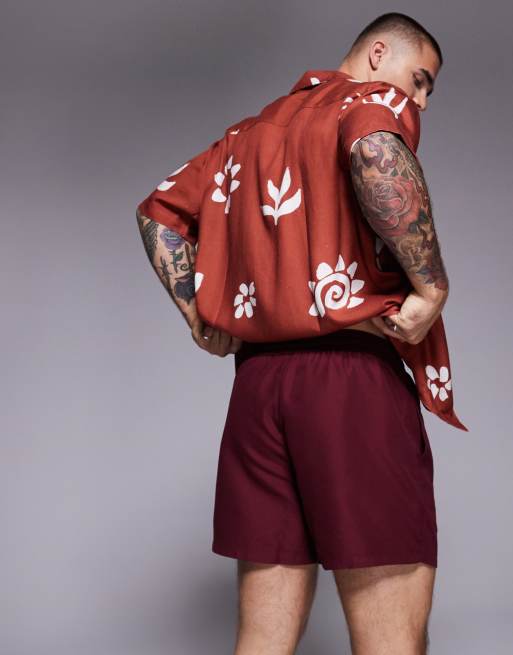 ASOS DESIGN swim shorts in short length in burgundy, 3 of 4