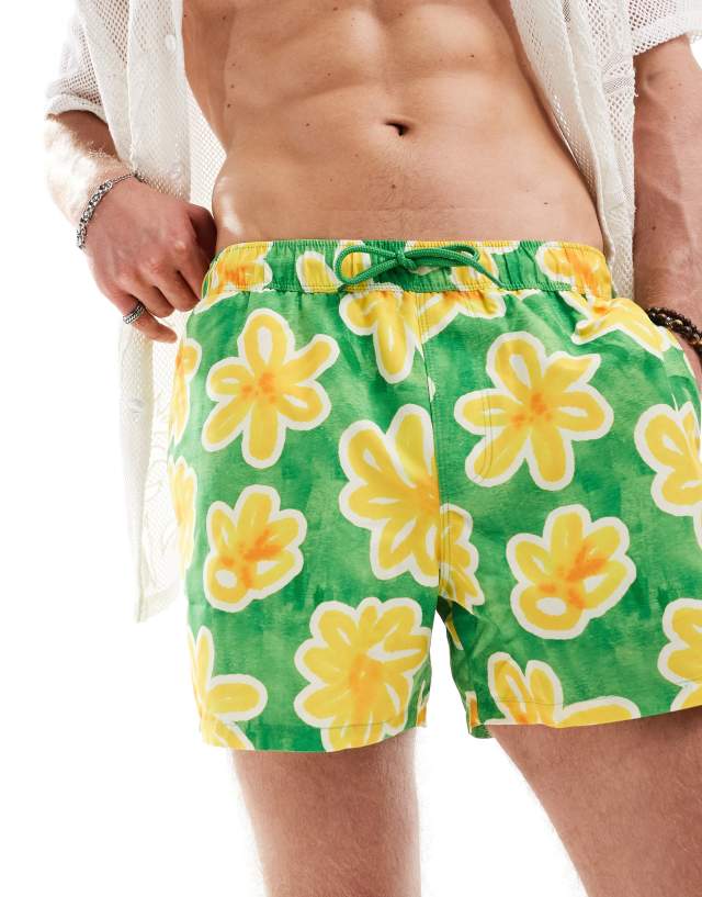 ASOS DESIGN - swim shorts in short length in green floral print