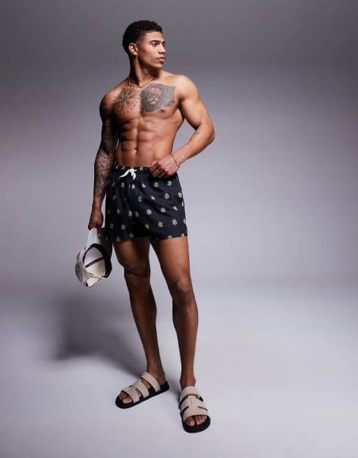 ASOS DESIGN swim shorts in short length with seaweed print in black, 3 of 4