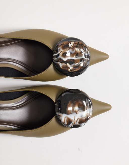 ASOS DESIGN – Swirl – Mules in Olivgrün mit mittelhohem Absatz und Verzierung, 2 von 4