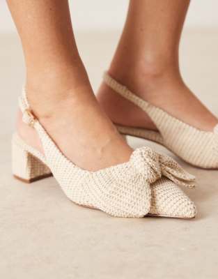 ASOS DESIGN - Symbol - Chaussures à talon carré mi-haut et bride arrière avec détail naud - Naturel-Neutre