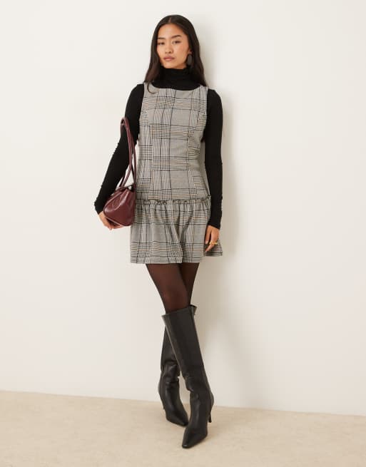 ASOS DESIGN – Szara kraciasta sukienka mini bez rękawów z prostym dekoltem i obniżoną talią