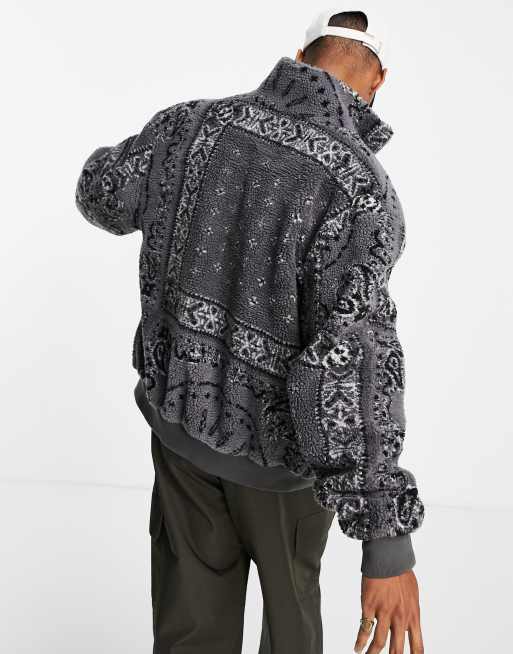 ASOS DESIGN – Szara kurtka bomberka oversize z kożuszka ze wzorem paisley, 2 z 4