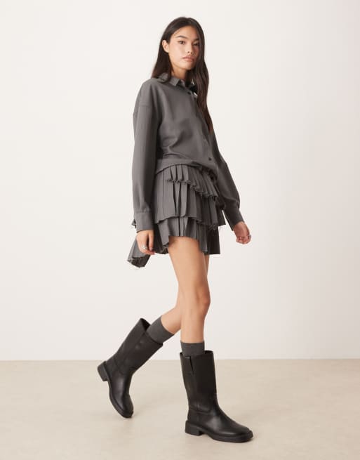 ASOS DESIGN – Szara sukienka koszulowa mini w prążki z obniżonym stanem i plisowaną spódnicą