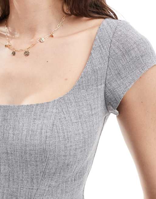 ASOS DESIGN – Szara sukienka mini z zaokrąglonym dekoltem i krótkimi rękawkami, 3 z 4