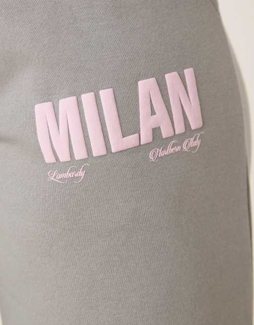 ASOS DESIGN – Szare joggersy z prostymi nogawkami i napisem Milan, 2 z 5