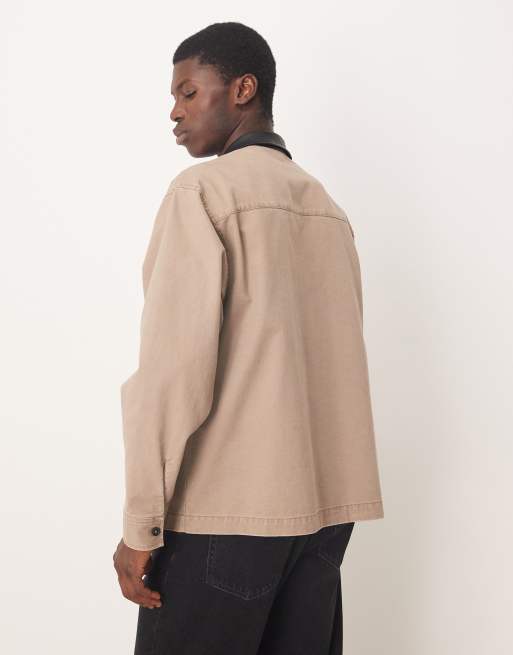ASOS DESIGN – Szarobeżowa koszula oversize z kołnierzem z imitacji skóry, 3 z 5