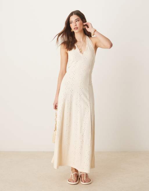 ASOS DESIGN – Szarobeżowa sukienka midi z haftem angielskim i dekoltem halter