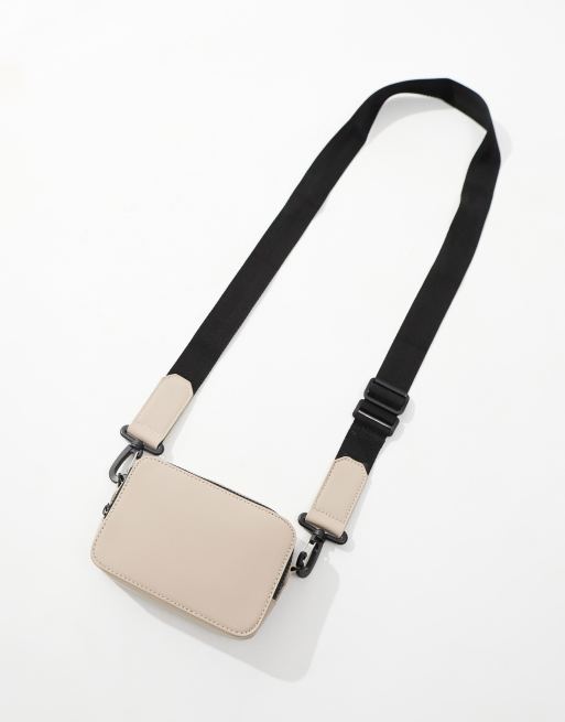 ASOS DESIGN – Szarobrązowa gumowana torebka crossbody, 4 z 4
