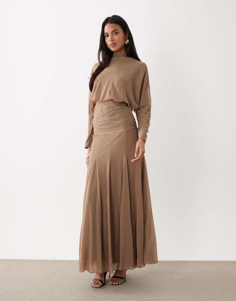 ASOS DESIGN – Szarobrązowa szyfonowa sukienka maxi z marszczoną talią i godetami - view 1