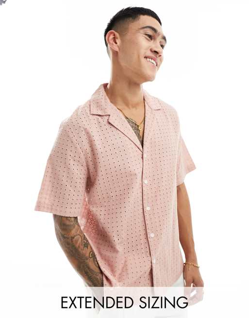 ASOS DESIGN – Szaroróżowa luźna koszula z haftem angielskim, krótkimi rękawami i kołnierzykiem kubańskim