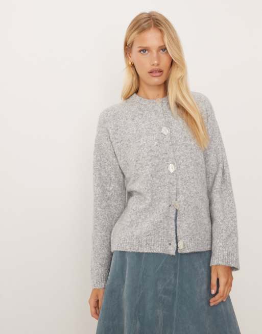 ASOS DESIGN – Szary kardigan z dzianiny z domieszką wełny zapinany na ozdobne guziki