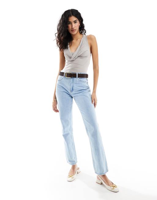 ASOS DESIGN – Szary przylegający top bez rękawów z drapowanym dekoltem, 2 z 4
