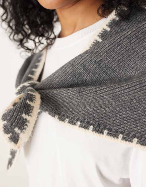 ASOS DESIGN – Szary trójkątny szalik z ozdobnym ściegiem, 2 z 3