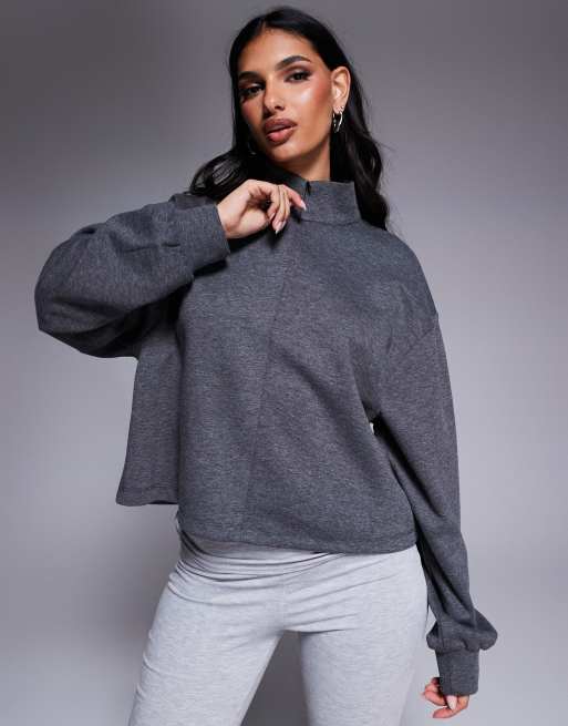 ASOS DESIGN – Szary zakładany przez głowę sweter z tkaniny typu nurek z łączonych elementów z golfem i zamkiem pod szyją