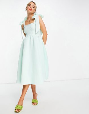 ASOS DESIGN – Szałwiowa sukienka midi z marszczeniem i kokardami na bal maturalny