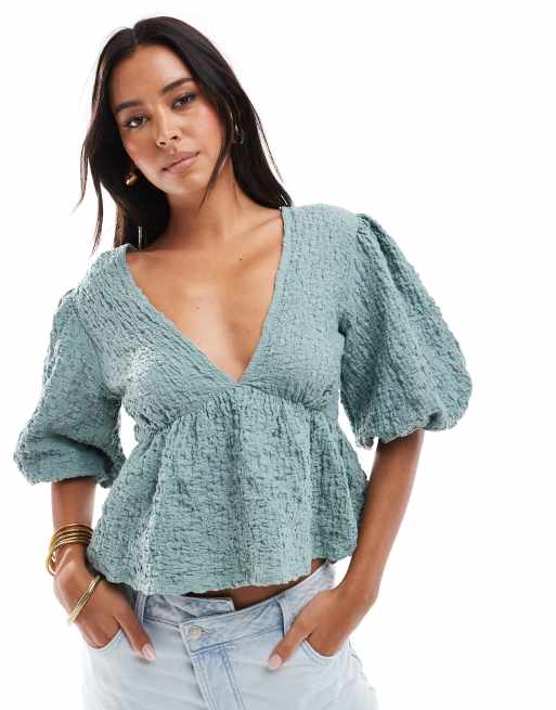 ASOS DESIGN – Szałwiowy fakturowany top z dłębokim dekoltem, bufkami i wiązaniem z tyłu