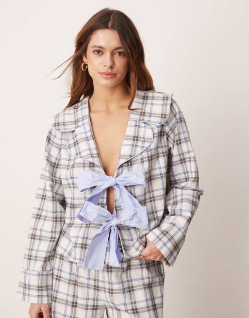 ASOS DESIGN – Szczotkowana góra od piżamy w niebieską kratę z wiązaniami z przodu, część zestawu