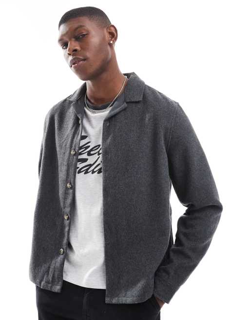 ASOS DESIGN – Szczotkowana teksturowana koszula wierzchnia o pudełkowym kroju z naszywką