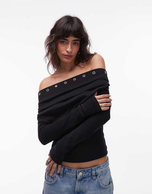 ASOS DESIGN – Szczotkowany prążkowany czarny top z długimi rękawami, odsłoniętymi ramionami i ozdobnymi przelotkami