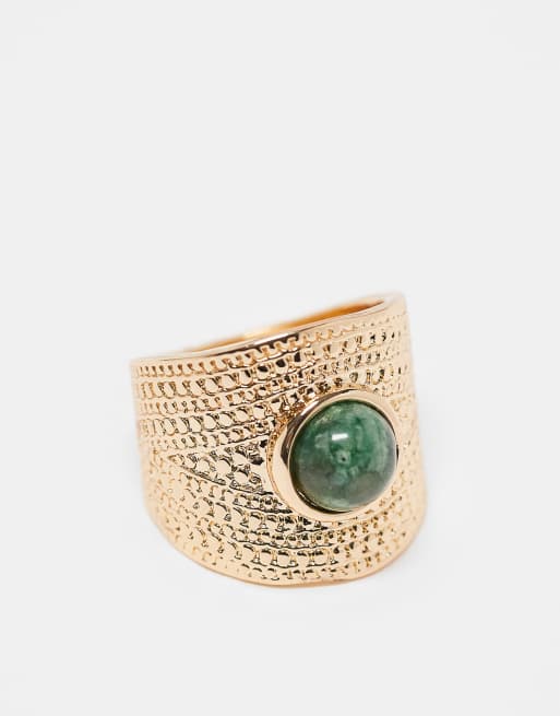 ASOS DESIGN – Szeroki pierścionek w złotym kolorze z prawdziwym malachitem.