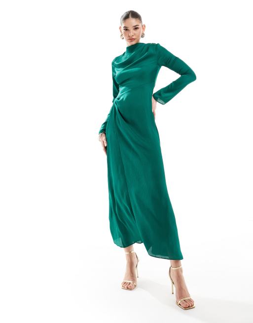 ASOS DESIGN – Szmaragdowa satynowa sukienka maxi z zabudowanym dekoltem