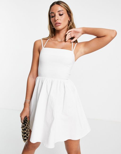 ASOS DESIGN – Sznurowana na plecach biała strukturyzowana sukienka na bal  maturalny | ASOS