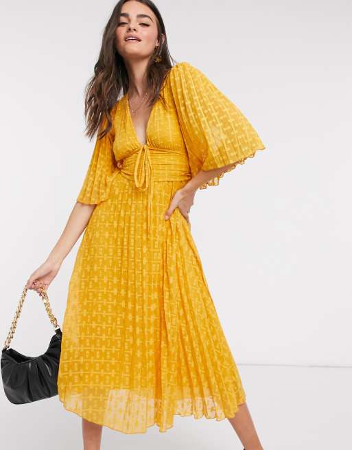 ASOS DESIGN – Sznurowana sukienka midi z tkaniny dobby z rozszerzanymi rękawami w kolorze musztardowym