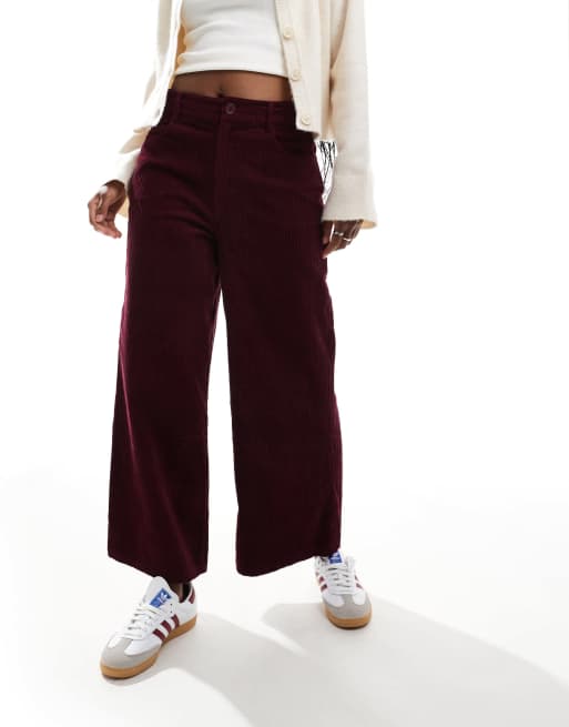 ASOS DESIGN – Sztruksowe spodnie z szerokimi nogawkami o krótkim fasonie w ciemnym wiśniowym kolorze