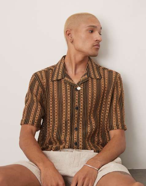 ASOS DESIGN – Szydełkowana brązowa koszula w paski o pudełkowym kroju z głębokim kołnierzykiem kubańskim - view 1