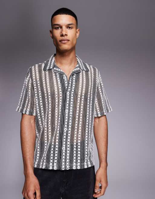 ASOS DESIGN – Szydełkowana koszula o pudełkowym kroju z głębokim kołnierzykiem kubańskim w czarno-białe paski