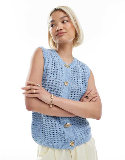 ASOS DESIGN – Szydełkowany dzianinowy top bez rękawów w niebieskim kolorze ze złotymi guzikami