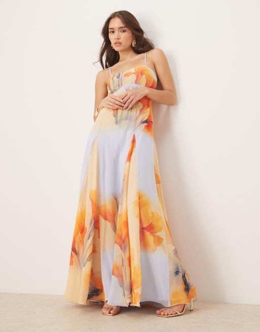 ASOS DESIGN – Szyfonowa sukienka maxi na ramiączkach z godetami w kwiatowy wzór