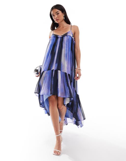 ASOS DESIGN – Szyfonowa trapezowa sukienka maxi we wzór w paski z nieobszytym brzegiem