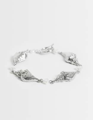 Asos Design T-bar Bracelet With Conch Shell Design In Metallic