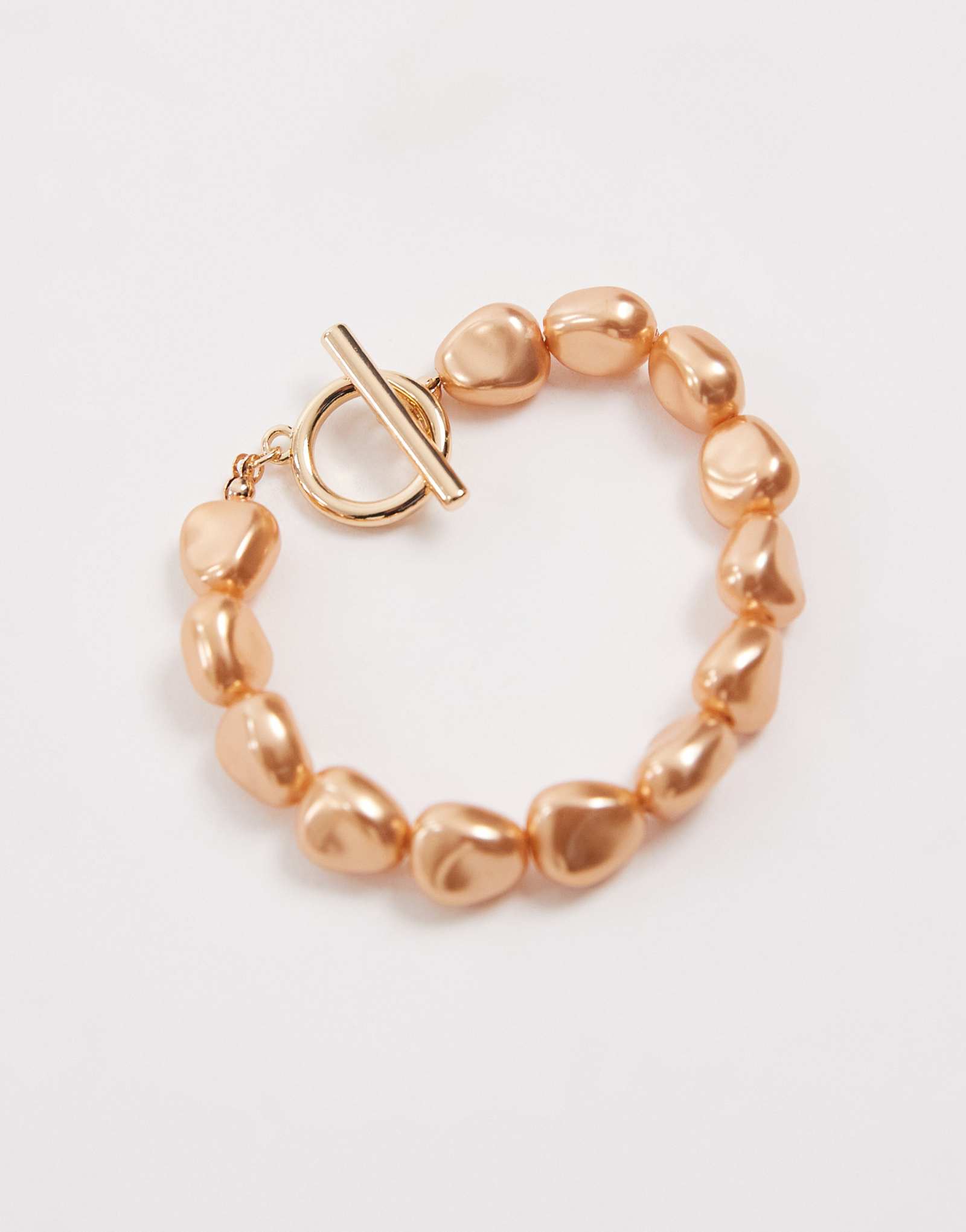 ДИЗАЙНЕРСКИЙ браслет ASOS в виде т-образной планки с искусственным жемчугом золотого оттенка