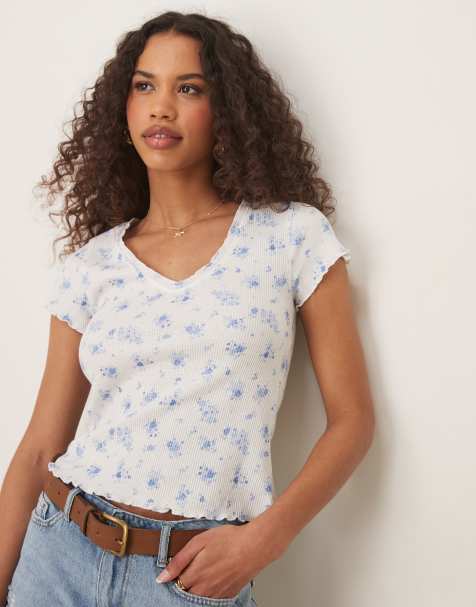 ASOS DESIGN - T-shirt a fiori a nido d'ape con dettagli overlock e scollo a V - view 1