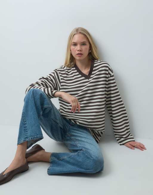 ASOS DESIGN t-shirt à manches longues col V marron et blanc à rayures imprimé rayures, 2 de 4