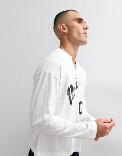 ASOS DESIGN t-shirt à manches longues coupe carrée oversize avec texte et col V écru, 3 de 10