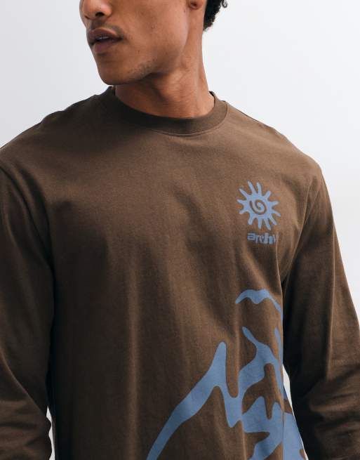 ASOS DESIGN t-shirt à manches longues coupe décontractée avec motif graphique marron, 4 de 5