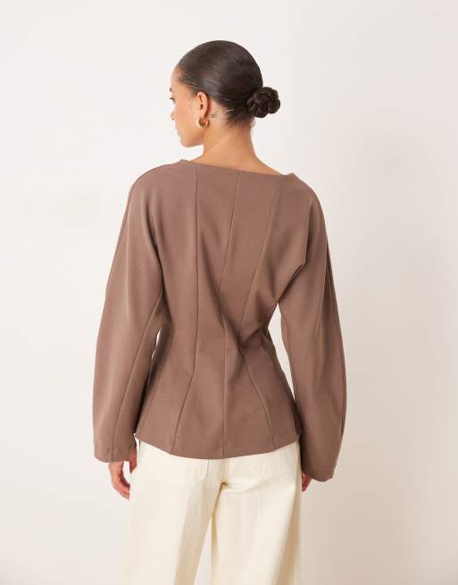 ASOS DESIGN - T-shirt à manches longues, détail à la taille et couture apparentes - Chocolat, 2 de 4