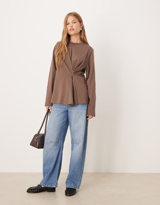 ASOS DESIGN - T-shirt à manches longues et détail plissé - Chocolat, 2 de 4