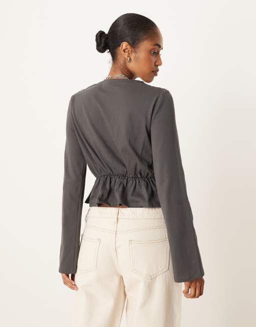 ASOS DESIGN - T-shirt à manches longues et volants - Corbeau, 4 de 4