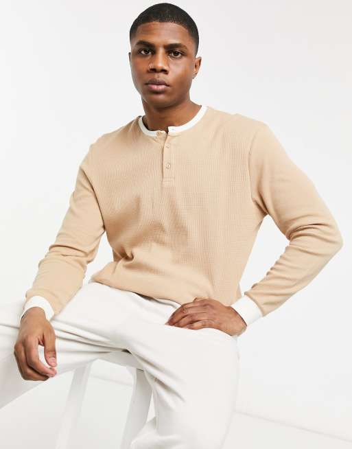 ASOS DESIGN - T-shirt a maniche lunghe attillata in tessuto piqué con colletto serafino a contrasto
