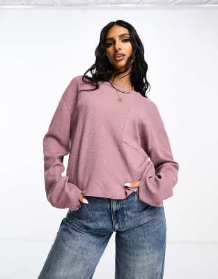 ASOS DESIGN - T-shirt a maniche lunghe color melanzana slavato lavorata a nido d'ape