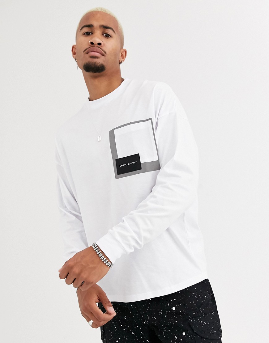 ASOS DESIGN - T-shirt a maniche lunghe pesante oversize con tasca riflettente e logo Unrivalled Supply-Bianco